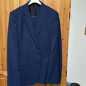 Hugo Boss - 3 Piece Dark Blue Suit - Jacket 42R, Pants 32-33